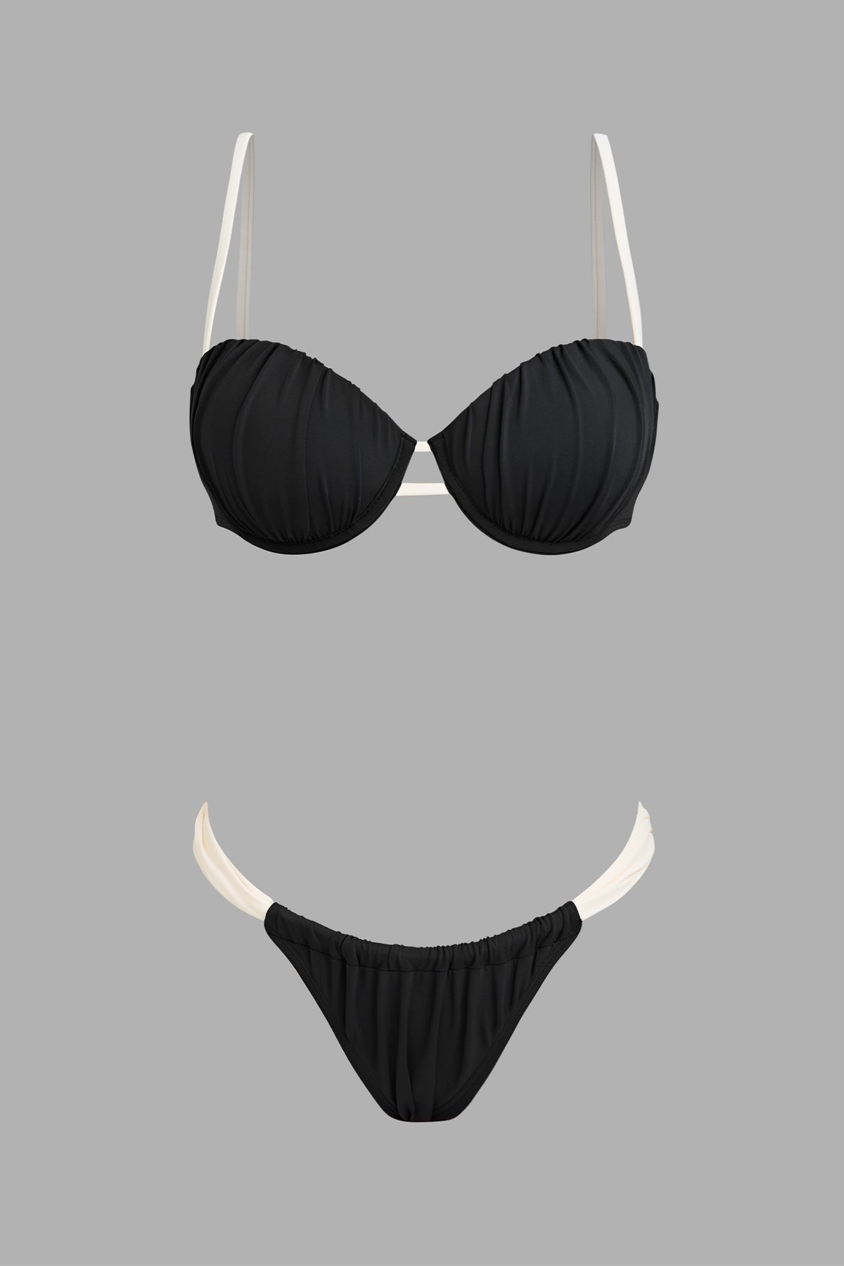 Bikini col cœur armature taille basse