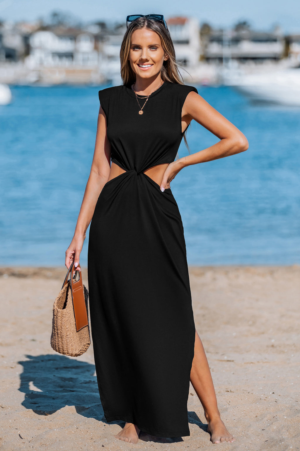 Robe noire avec col rond