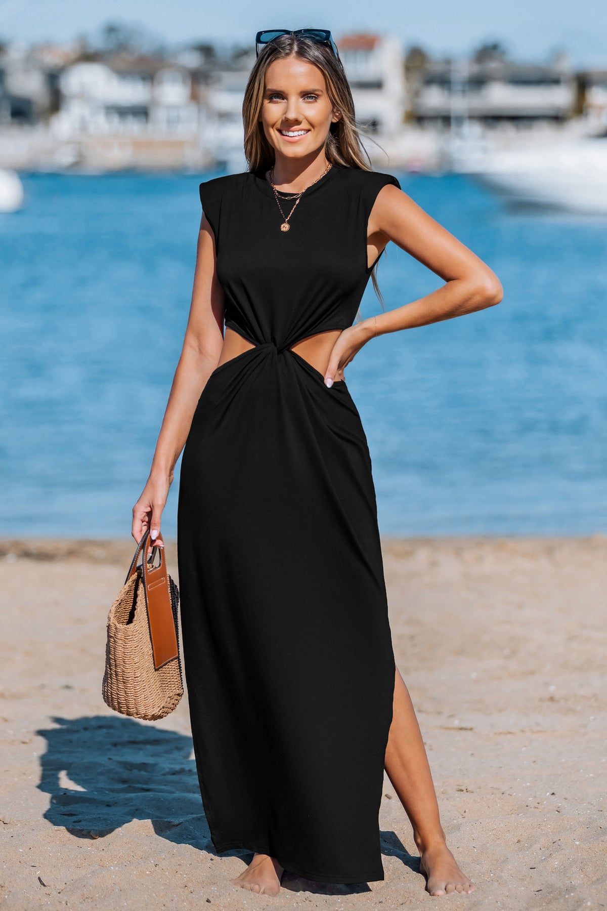 Robe noire avec col rond