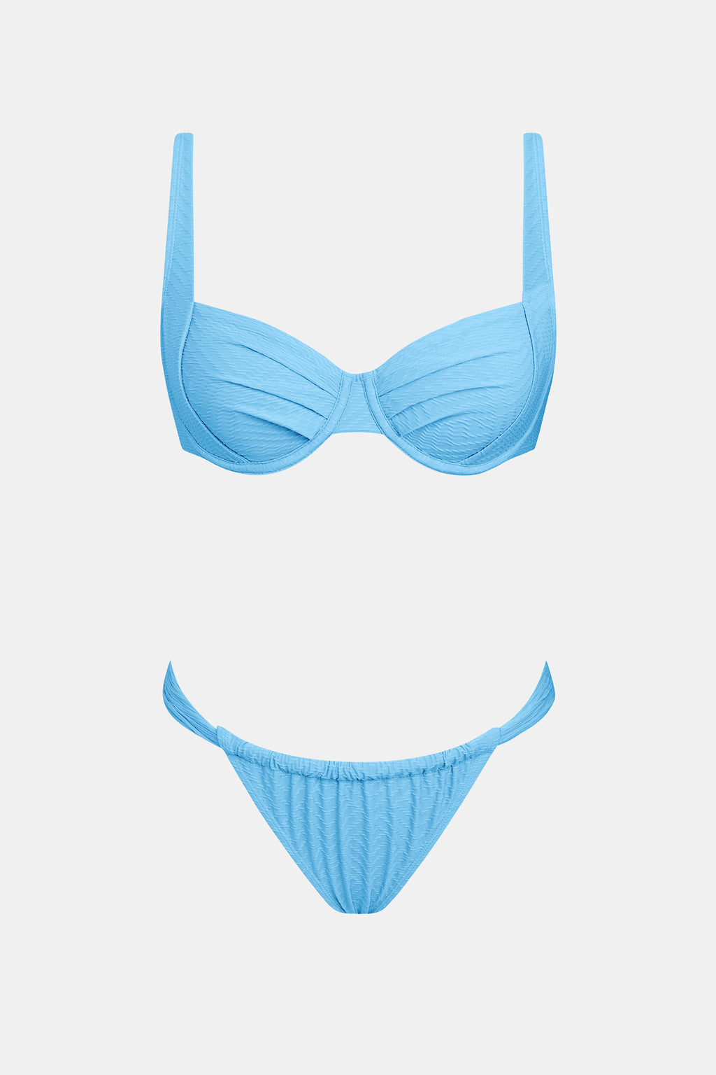 Bikini bleu ciel à col cœur et jambe ultra haute