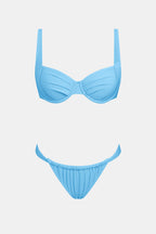 Bikini bleu ciel à col cœur et jambe ultra haute