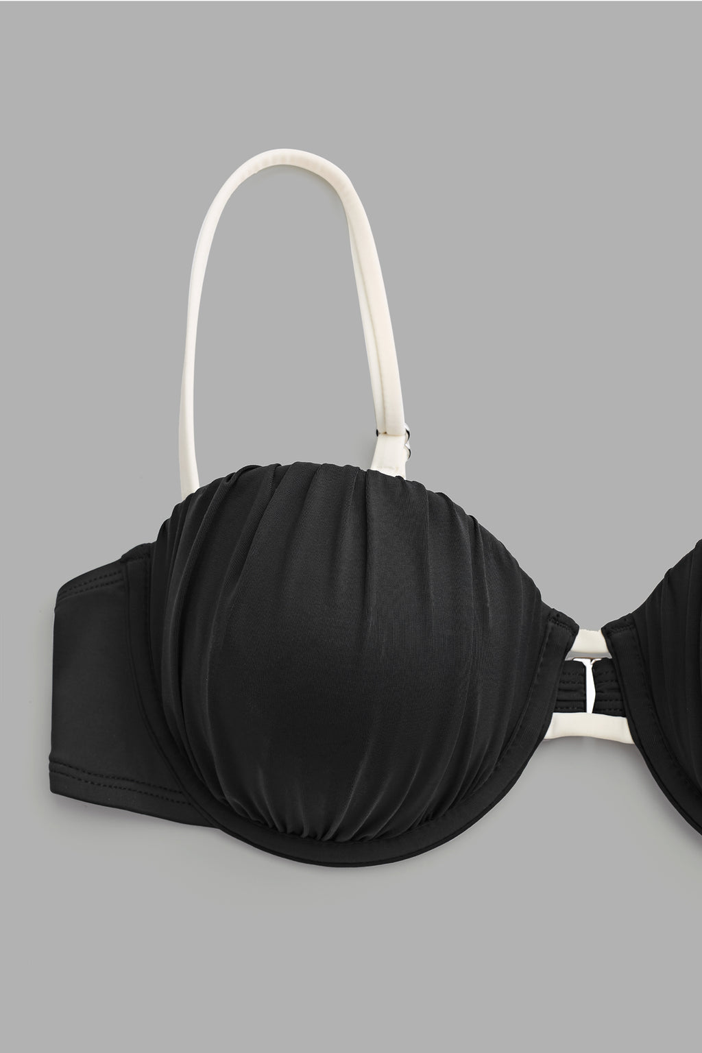 Bikini col cœur armature taille basse