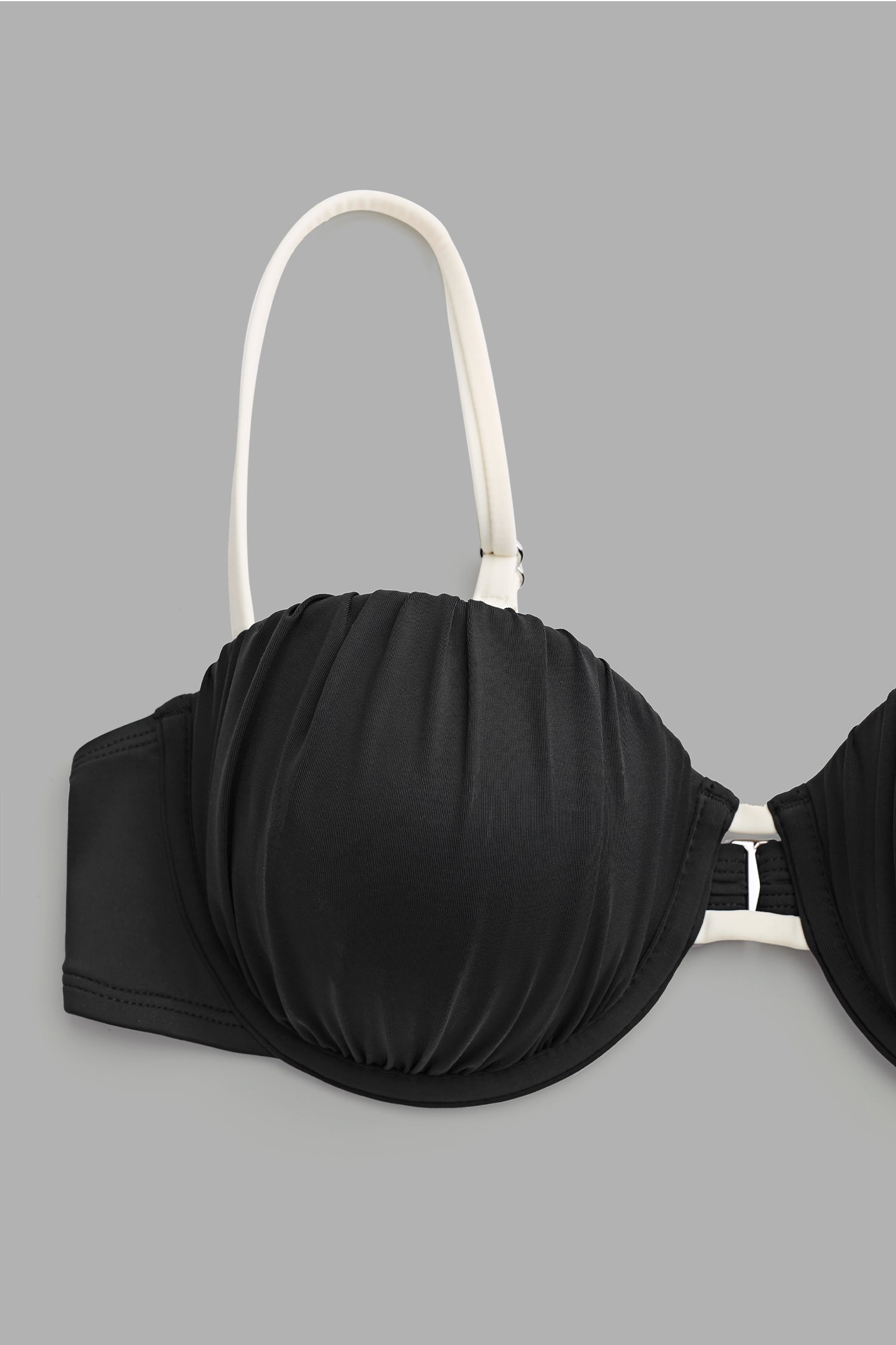 Bikini col cœur armature taille basse