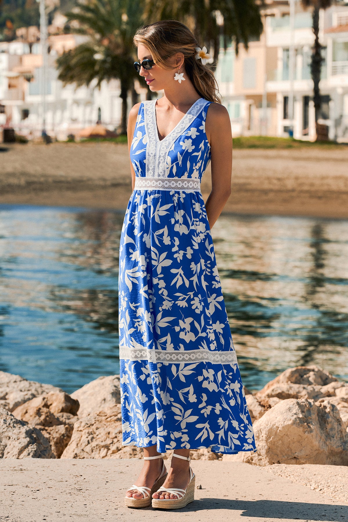 Robe longue tropicale bleue col V