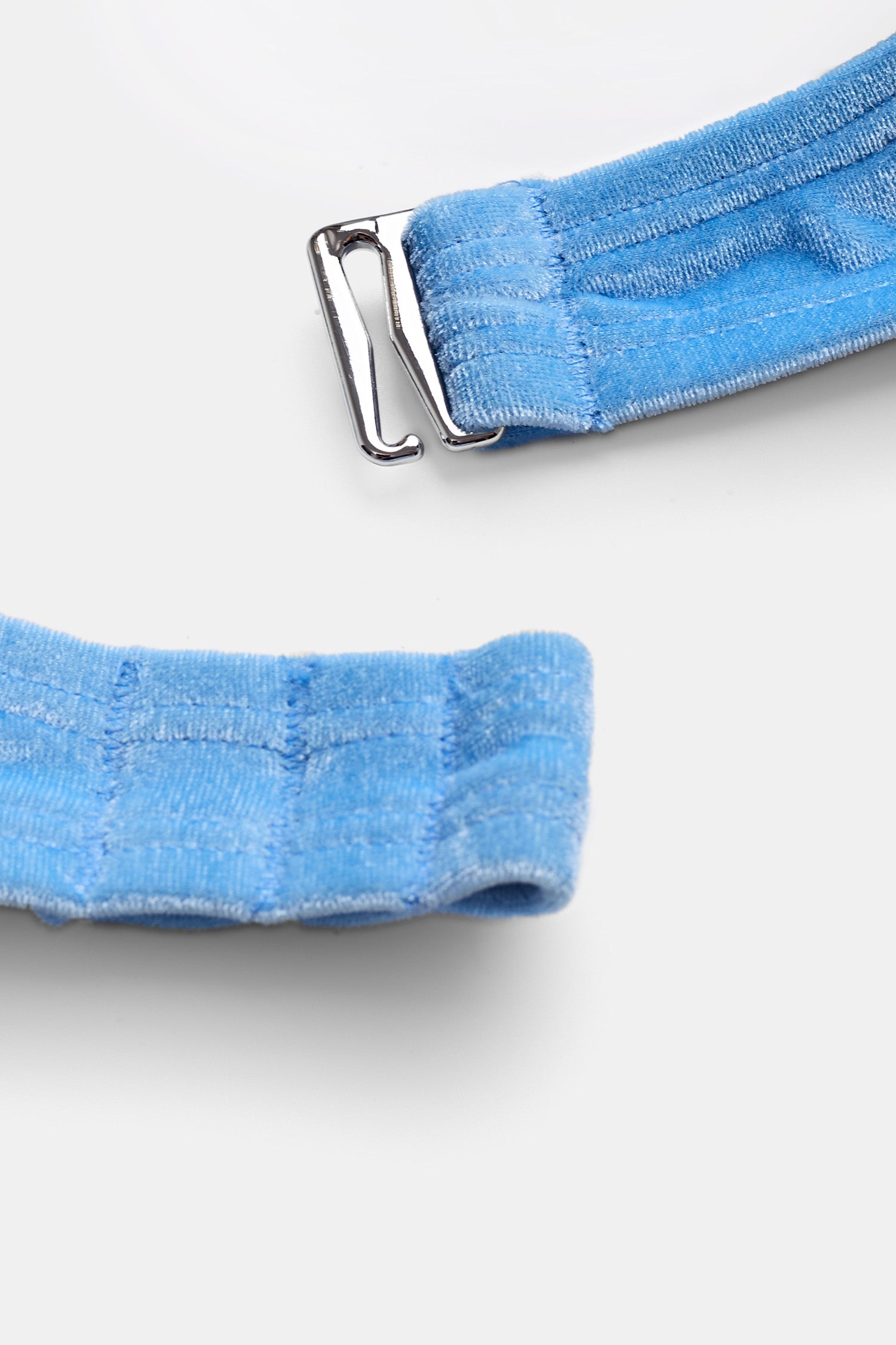 Bikini bleu bas extra échancré
