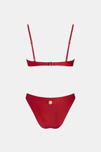 Bikini cerise avec paréo