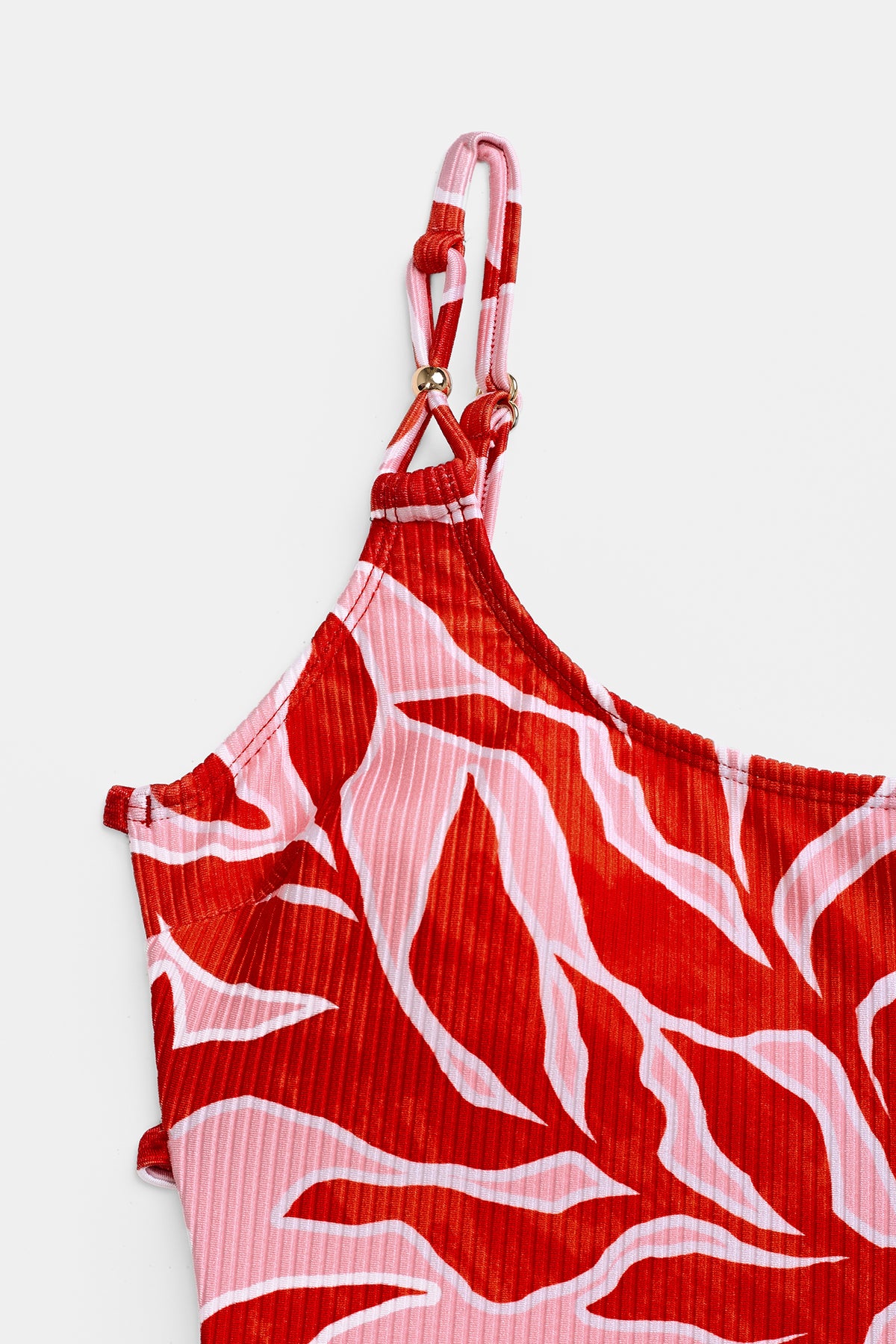 Maillot de bain une pièce col scoop et bas échancré