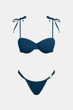 Bikini bleu à col cœur et jambe ultra haute