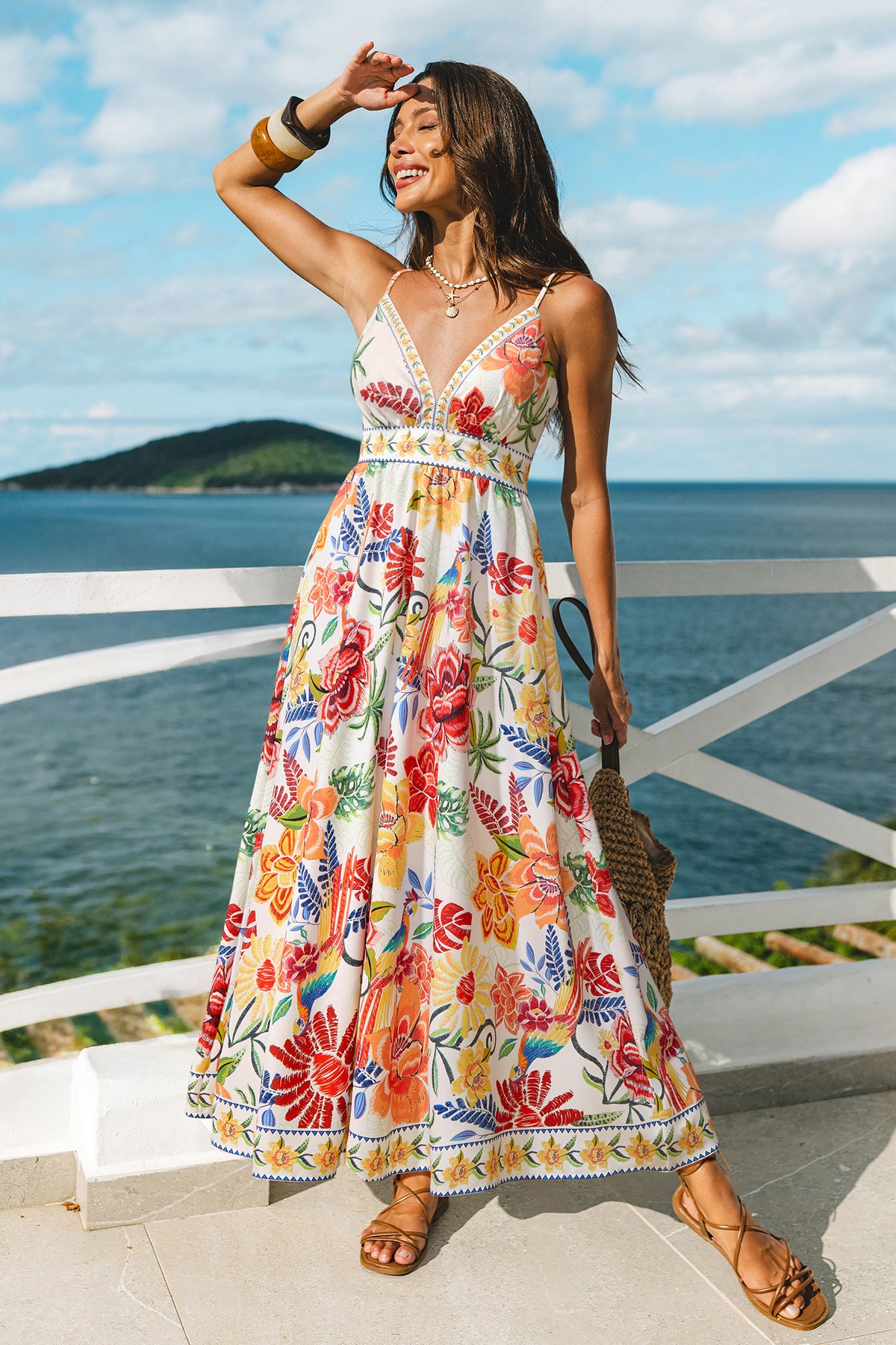 Robe longue fleurie col plongeant sans manches