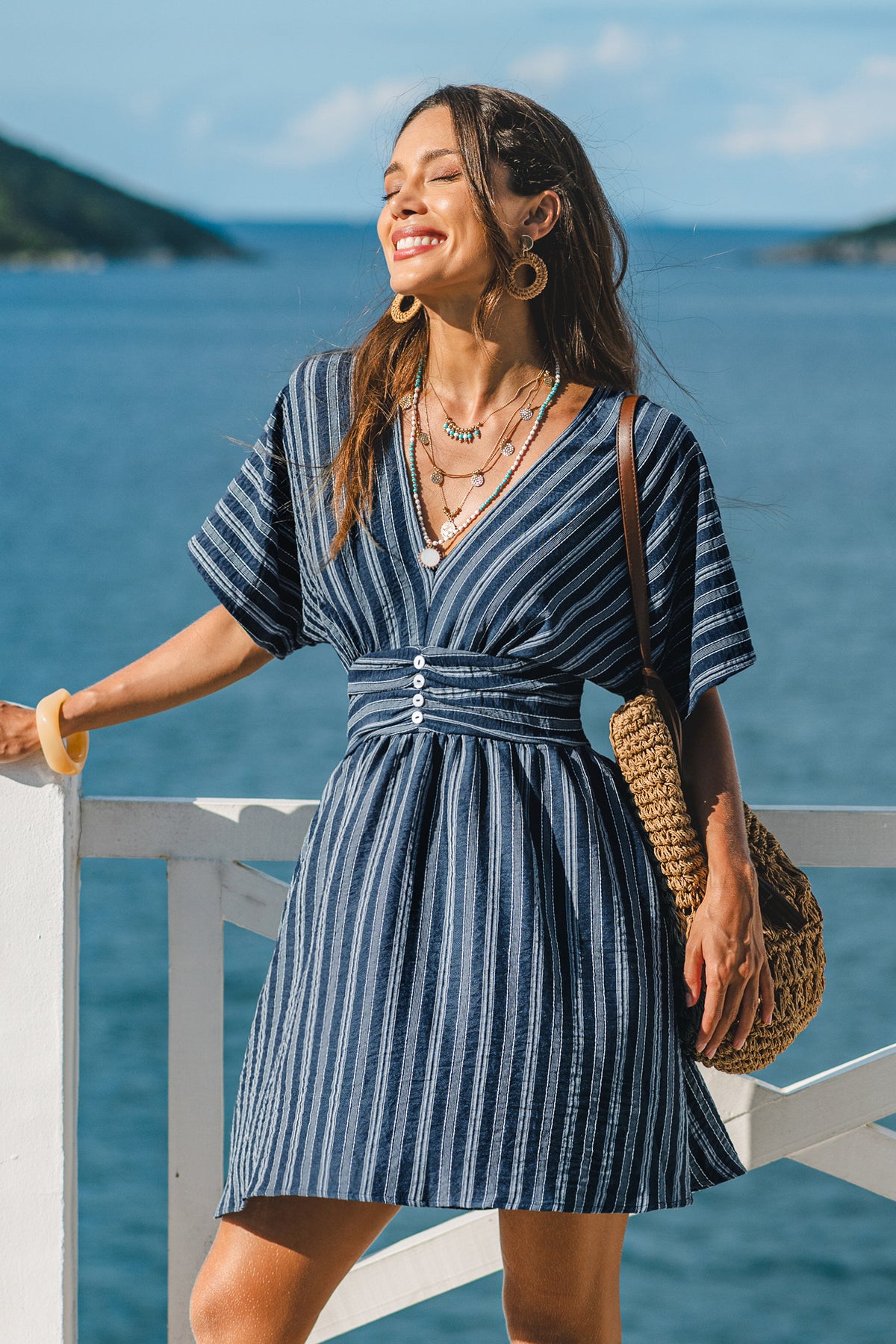 Robe courte à rayures à col V