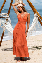 Robe longue orange au glamour estival