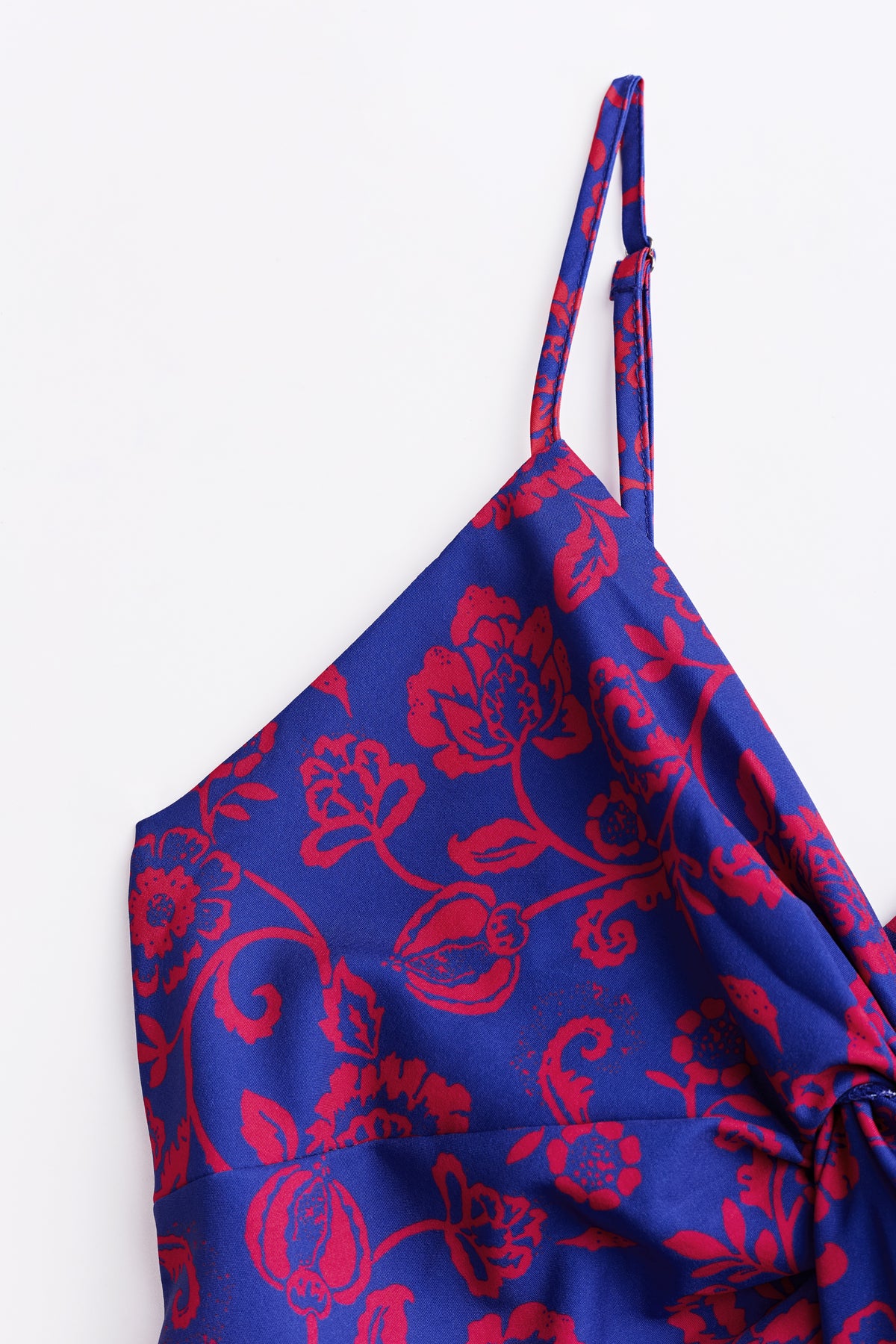 Robe maxi florale à col en V avec nœud