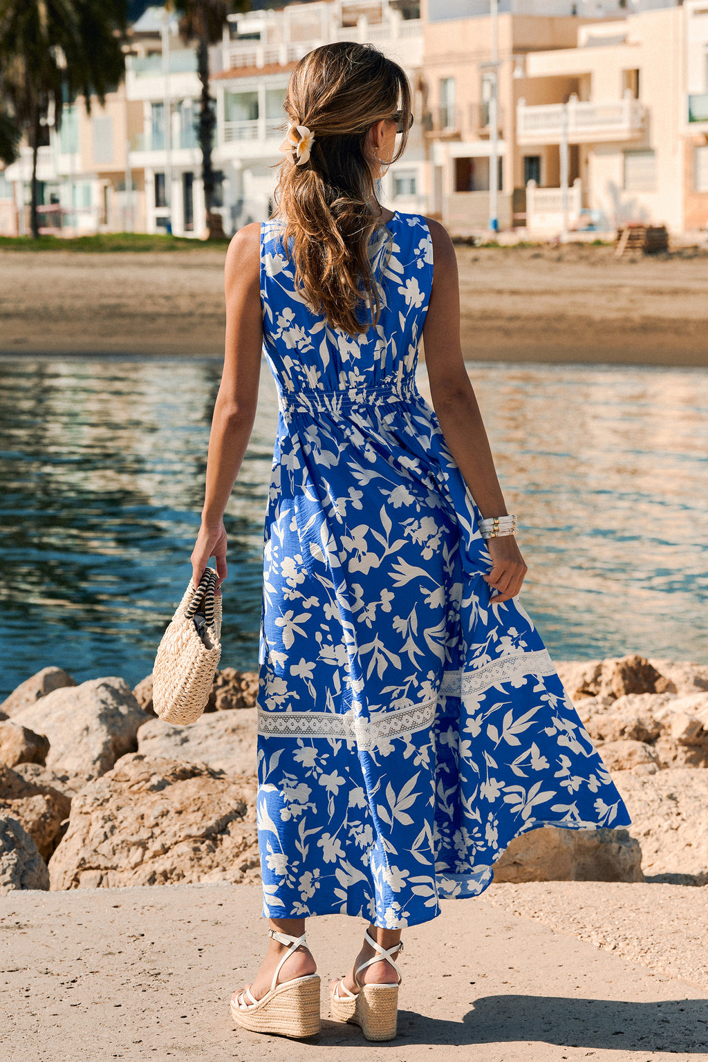 Robe longue tropicale bleue col V