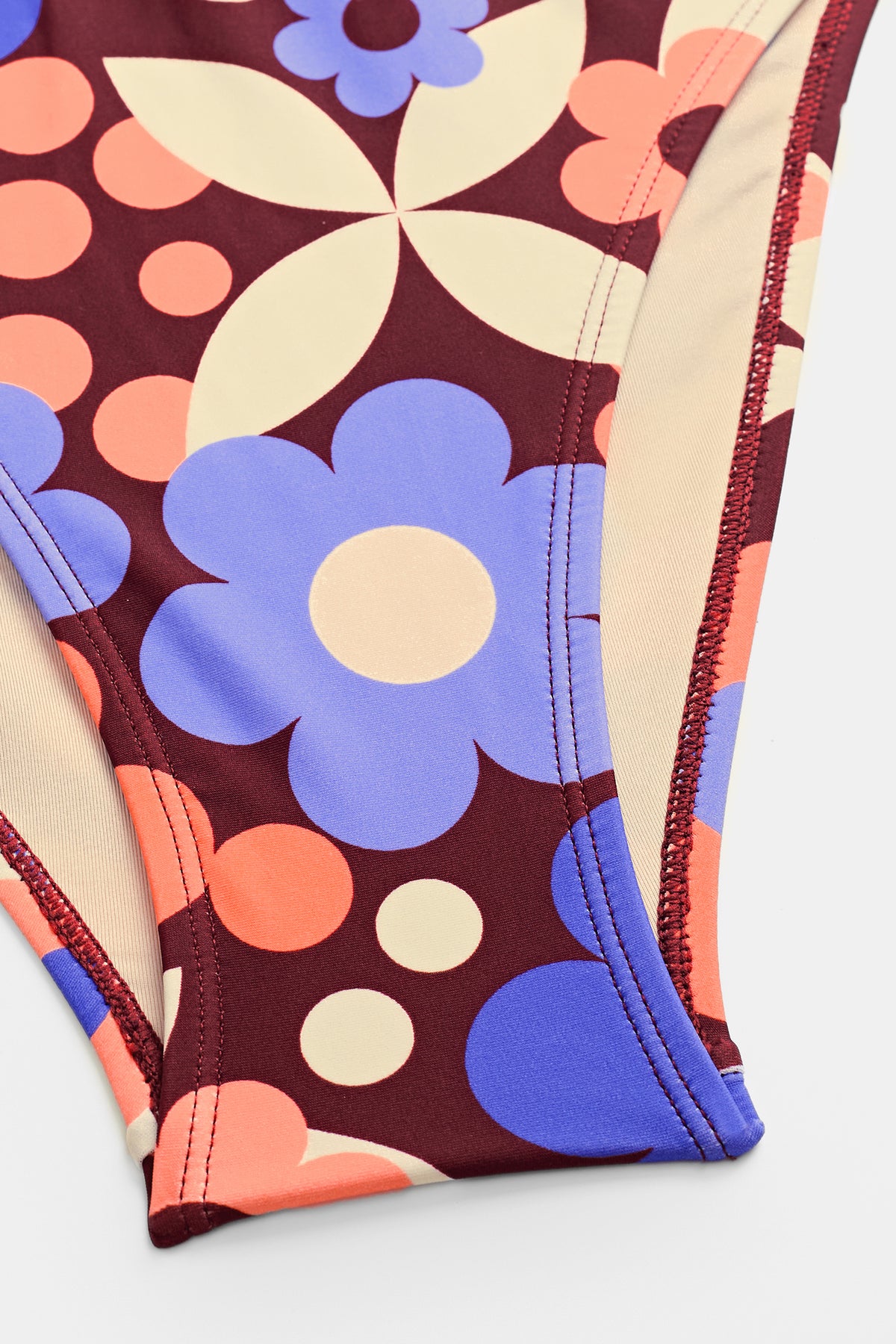 Maillot de bain une pièce floral à col carré et découpe