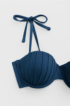 Bikini bleu à col cœur et jambe ultra haute