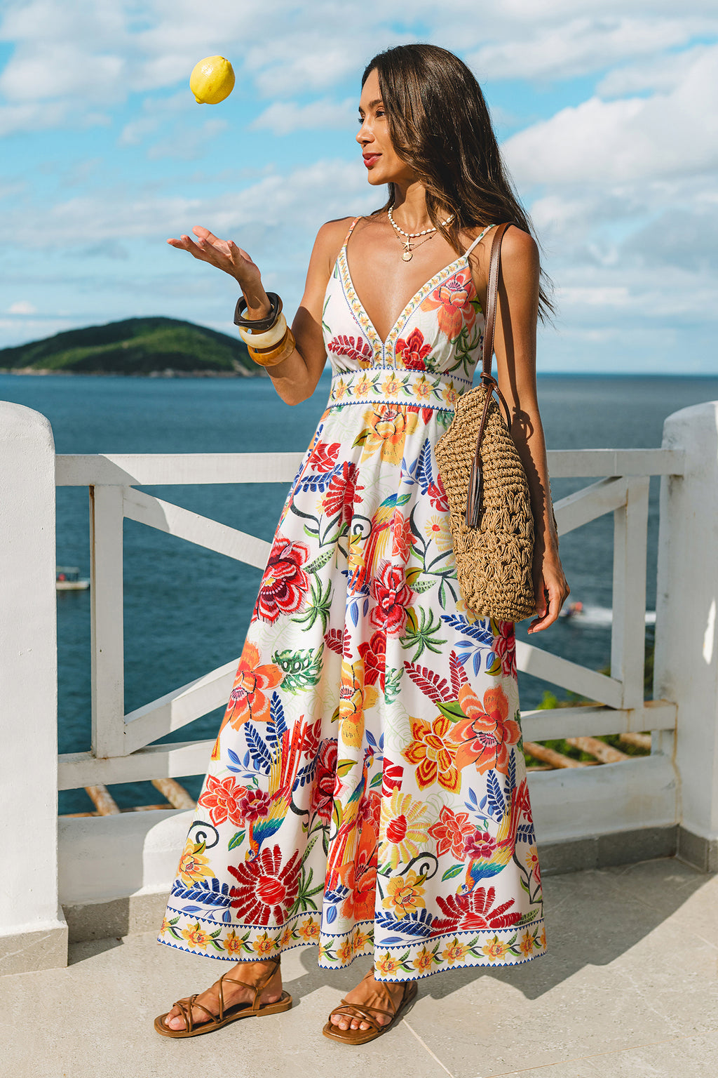 Robe longue fleurie col plongeant sans manches